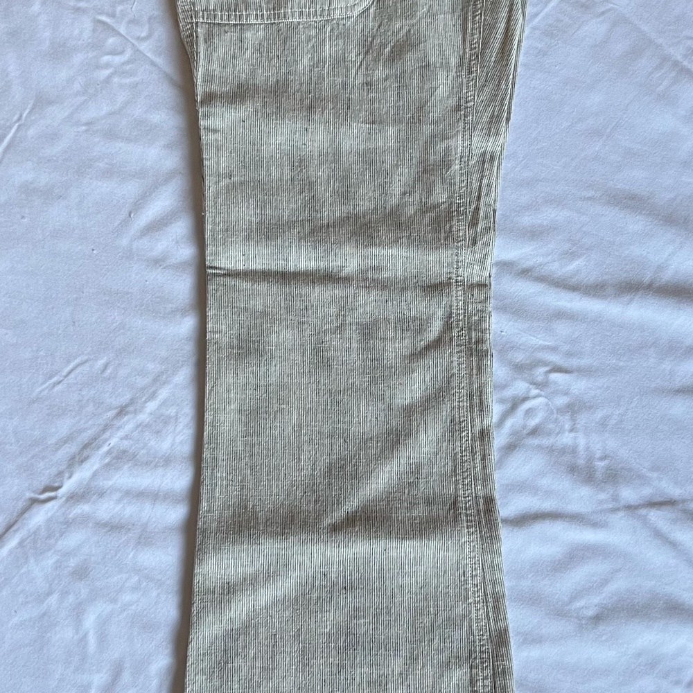 The North Face, size 4, light gray with medium gray stripes